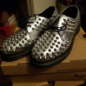 NWOT Dr. Martens Silver Spike Harlen - Size US 8